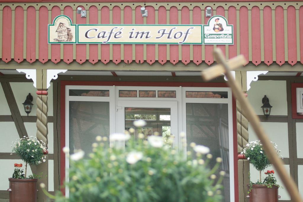 Cafe Im Hof- Bed & Breakfast Streufdorf Buitenkant foto