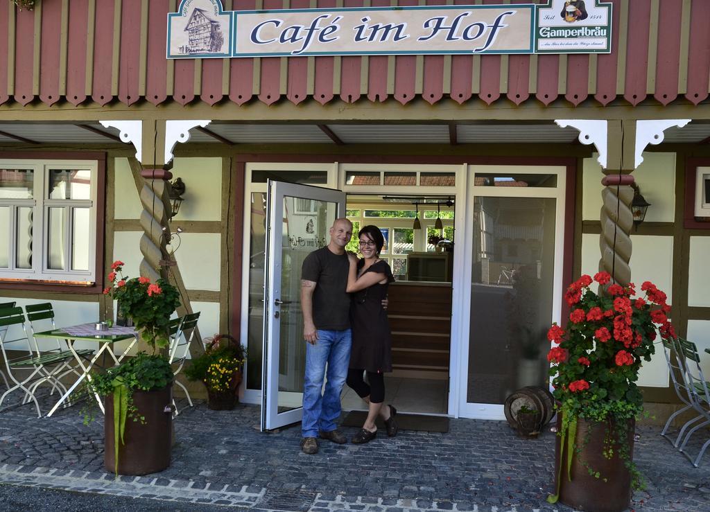 Cafe Im Hof- Bed & Breakfast Streufdorf Buitenkant foto