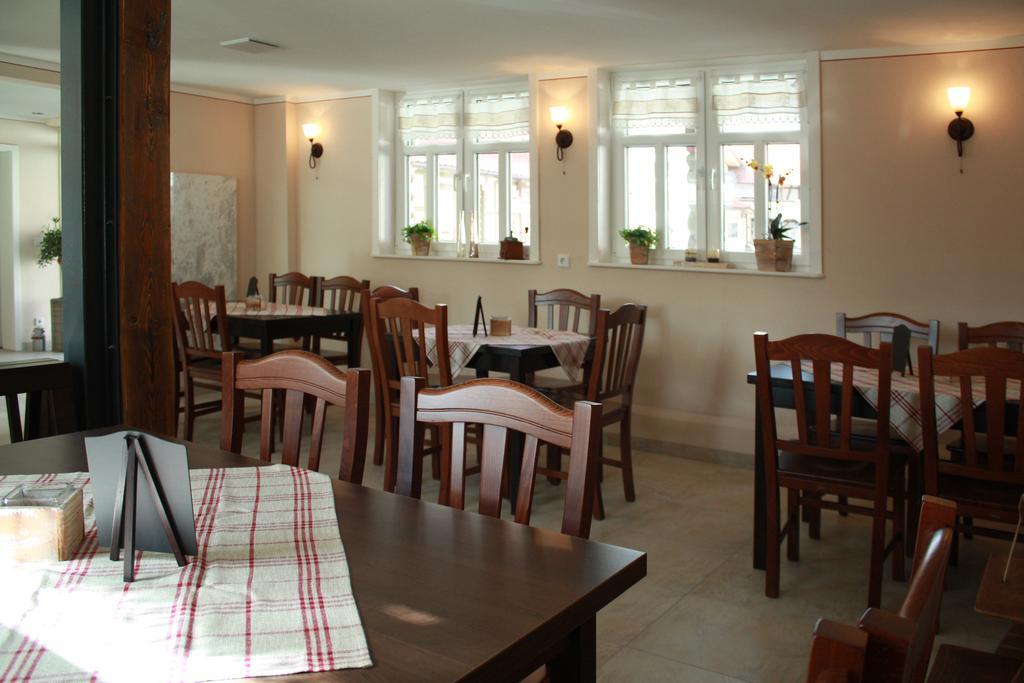 Cafe Im Hof- Bed & Breakfast Streufdorf Buitenkant foto