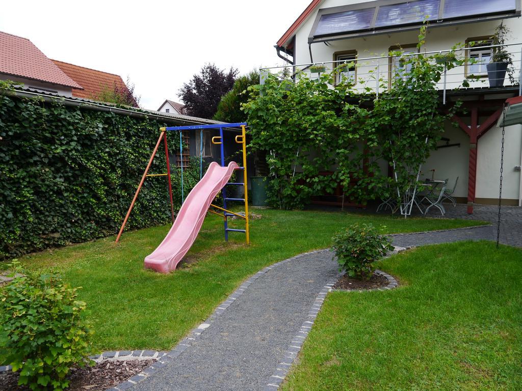 Cafe Im Hof- Bed & Breakfast Streufdorf Buitenkant foto