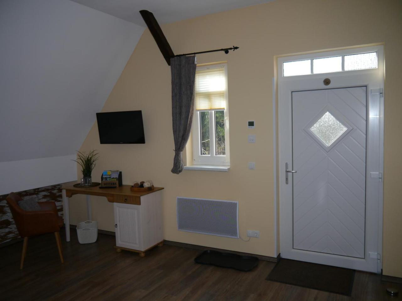 Cafe Im Hof- Bed & Breakfast Streufdorf Buitenkant foto