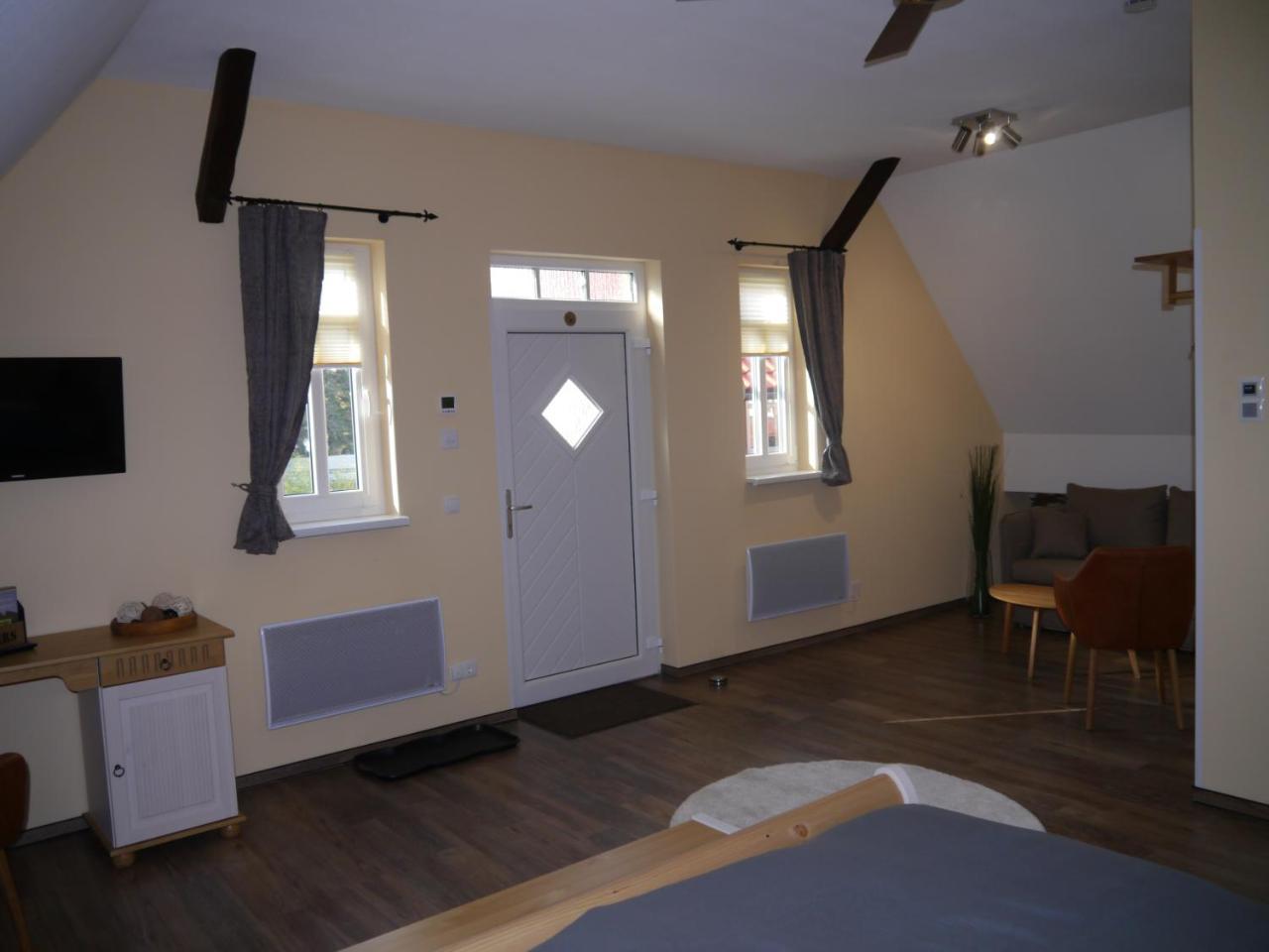 Cafe Im Hof- Bed & Breakfast Streufdorf Buitenkant foto